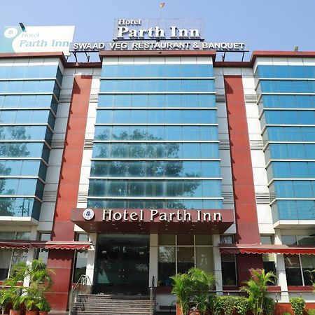 Hotel Parth Inn Газиабад Экстерьер фото