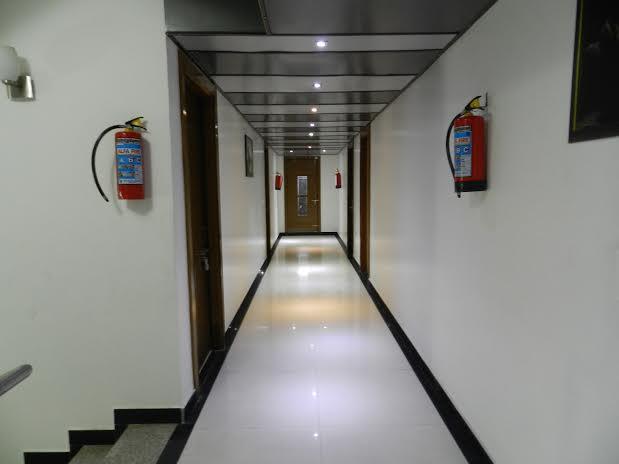 Hotel Parth Inn Газиабад Экстерьер фото