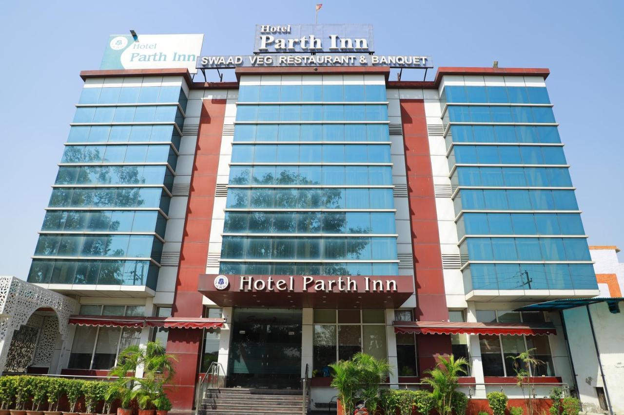 Hotel Parth Inn Газиабад Экстерьер фото