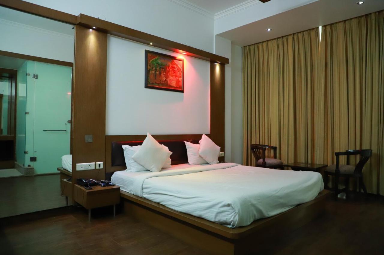 Hotel Parth Inn Газиабад Экстерьер фото