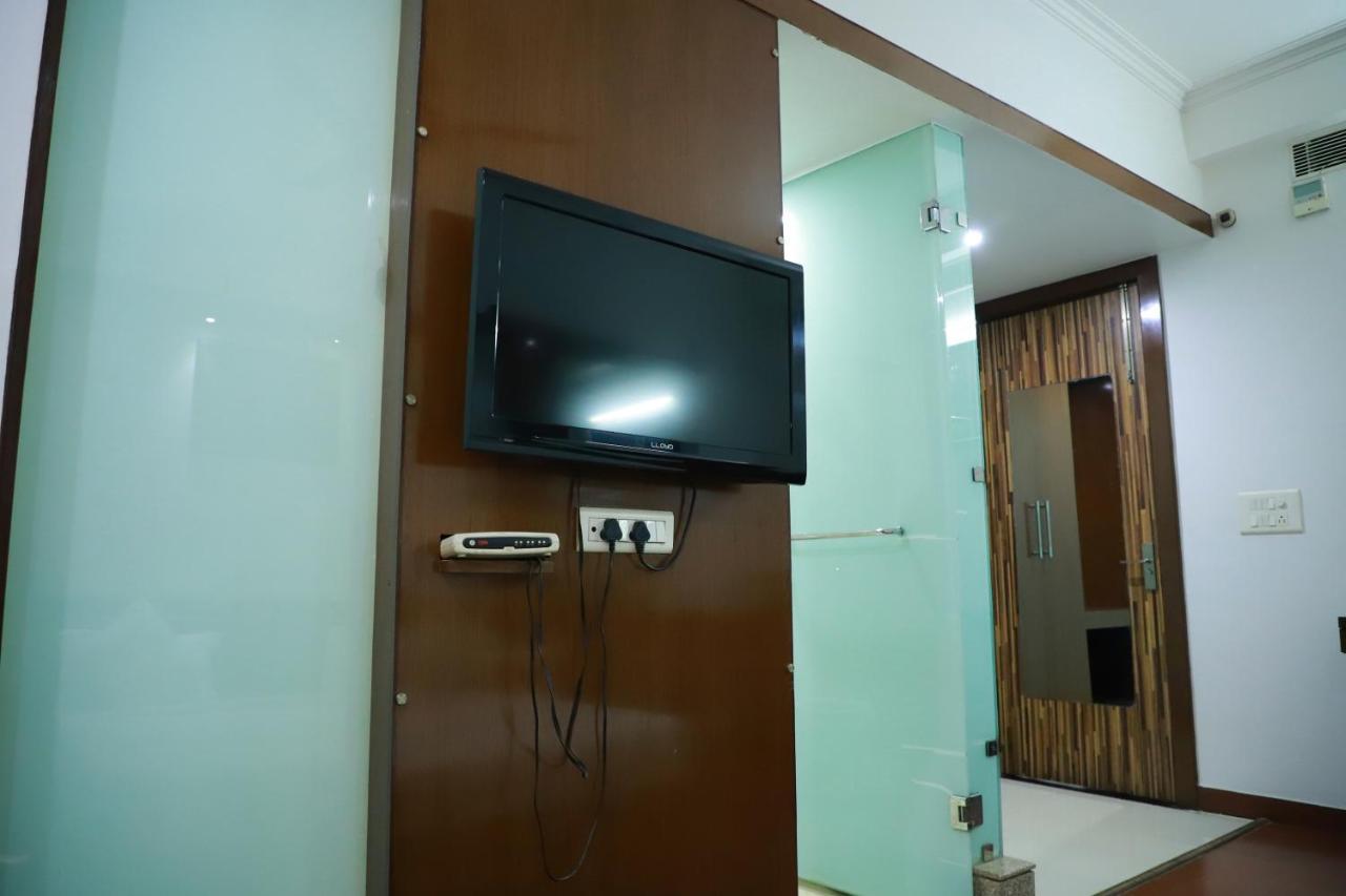 Hotel Parth Inn Газиабад Экстерьер фото