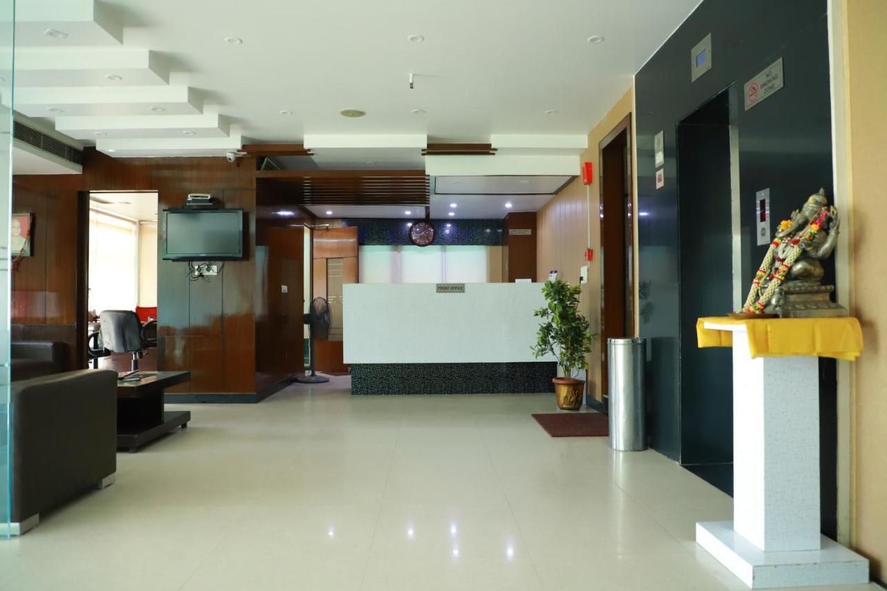 Hotel Parth Inn Газиабад Экстерьер фото