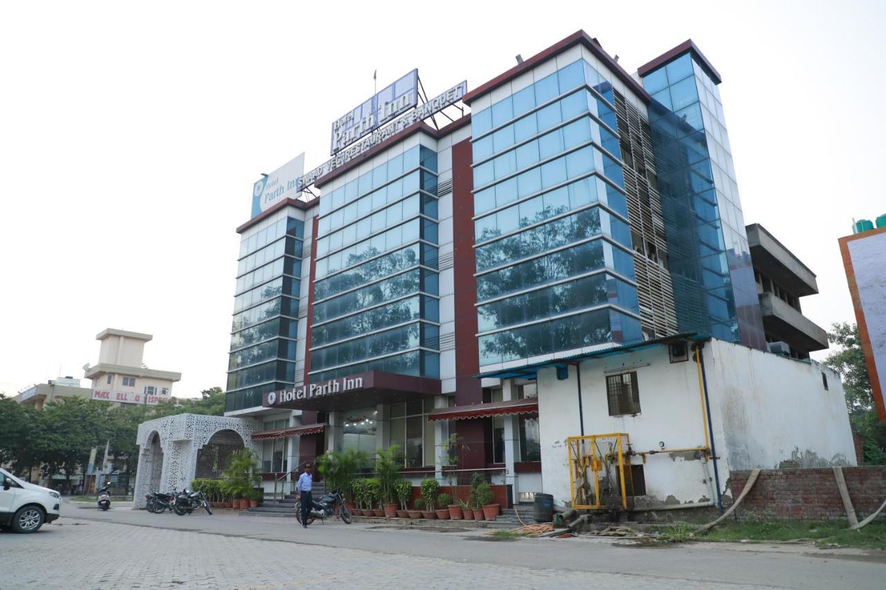 Hotel Parth Inn Газиабад Экстерьер фото
