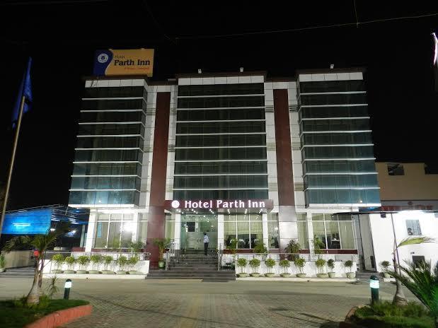Hotel Parth Inn Газиабад Экстерьер фото