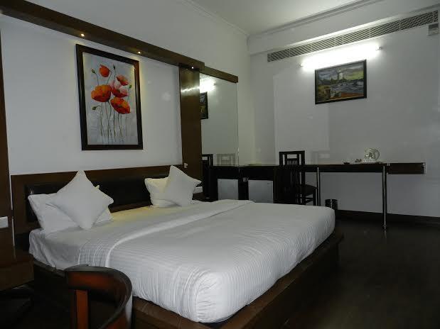 Hotel Parth Inn Газиабад Экстерьер фото