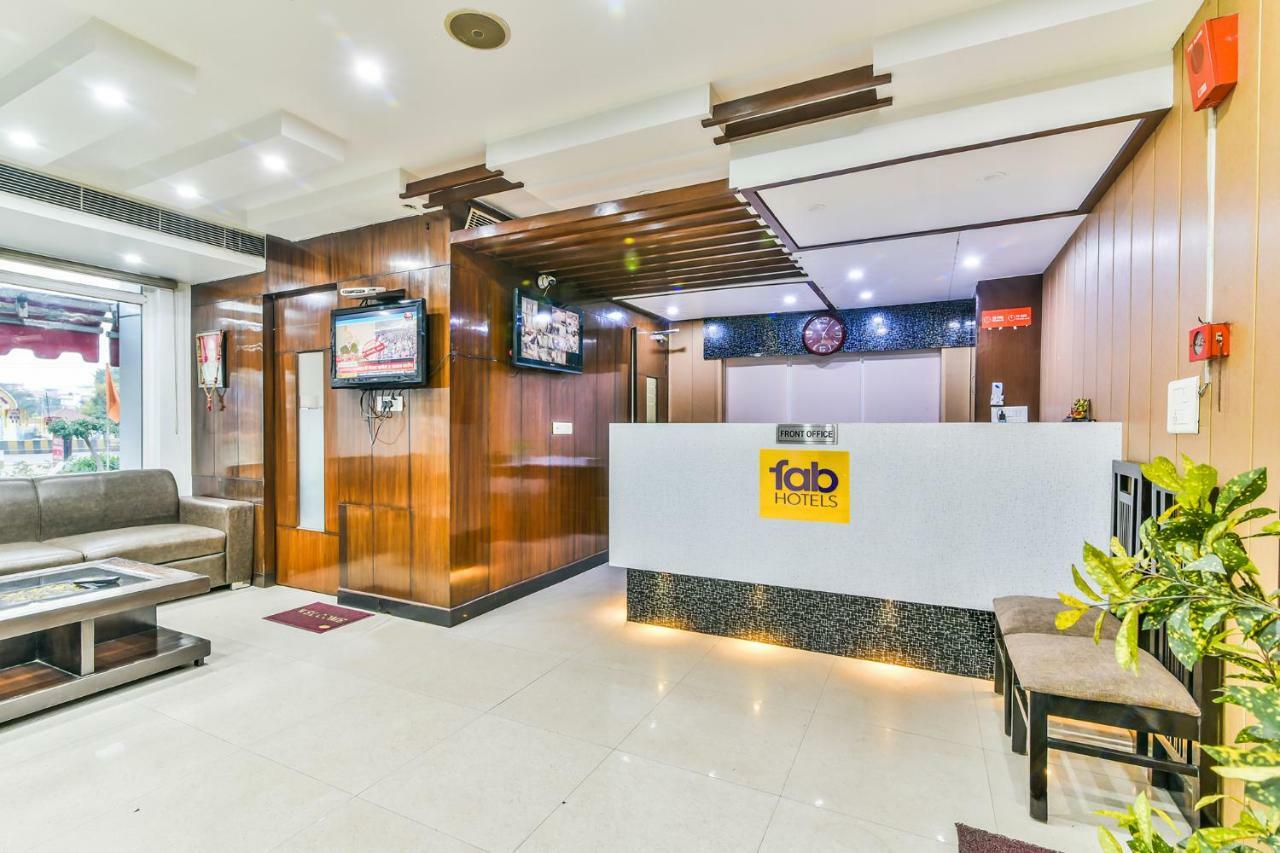 Hotel Parth Inn Газиабад Экстерьер фото