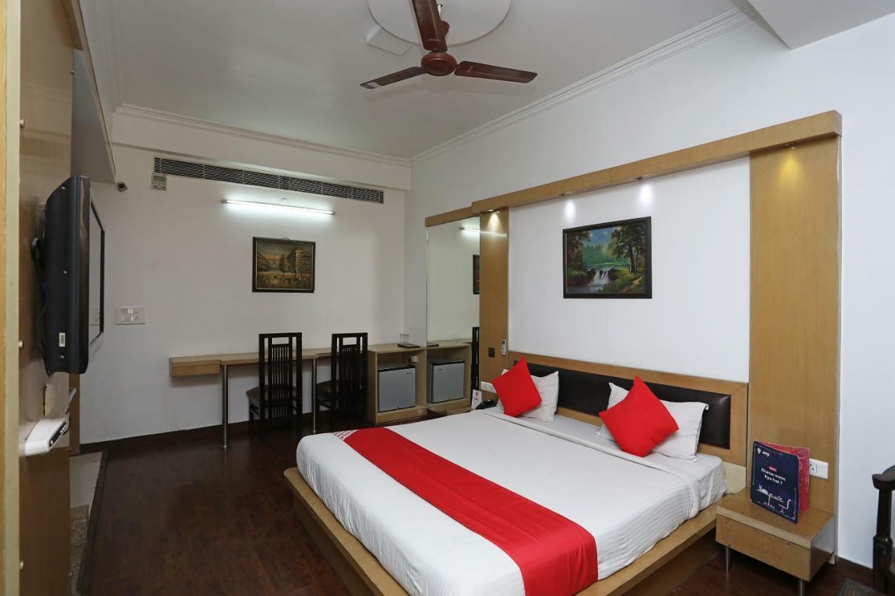 Hotel Parth Inn Газиабад Экстерьер фото